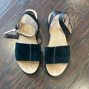 UGG Chapala Women Suede Leather Black Platform Wedge Sandal Size 8.5